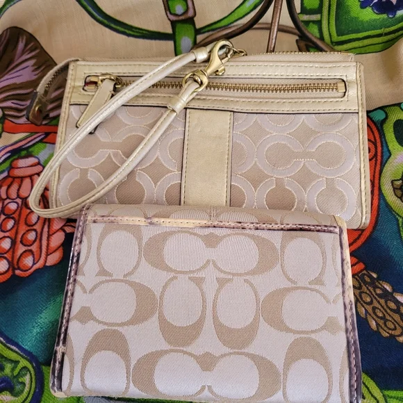 COACH Wristlet/ wallet SET - Picture 13 of 14